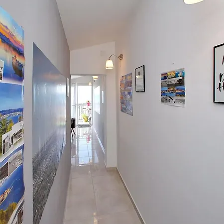 Apartament House *