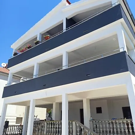 Apartament House *