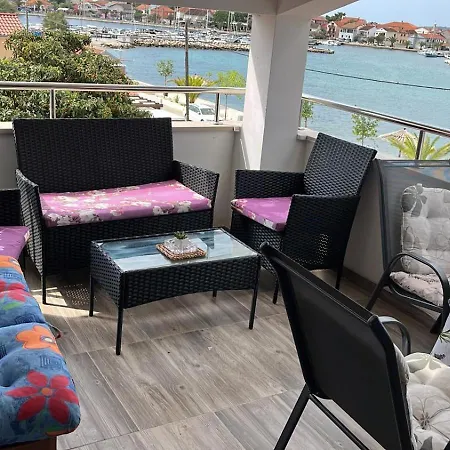 Apartament House *